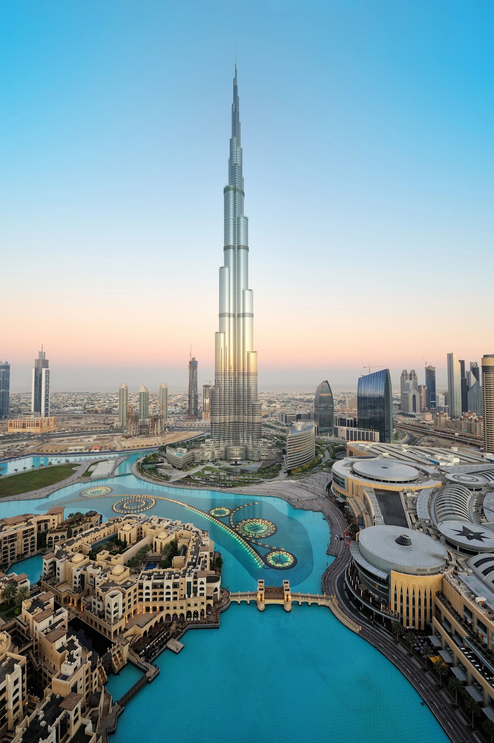 A very rare capture of Burj Khalifa.